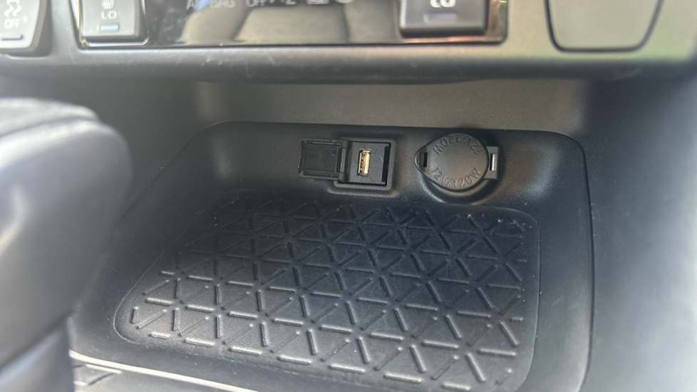 Toyota RAV4 2.5 VVT-i Hybrid Dynamic 5dr CVT Hybrid Estate - Image 42