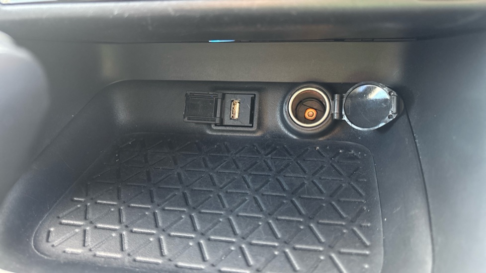 Toyota RAV4 2.5 VVT-i Hybrid Dynamic 5dr CVT Hybrid Estate - Image 44