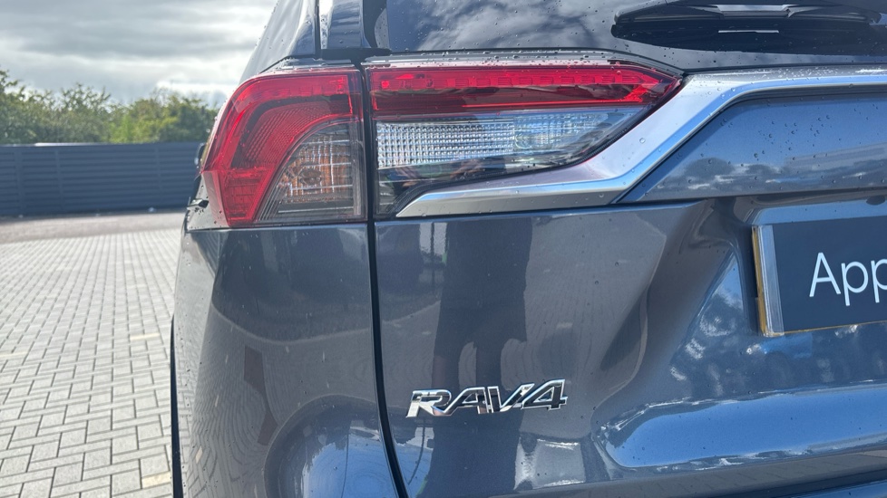 Toyota RAV4 2.5 VVT-i Hybrid Dynamic 5dr CVT Hybrid Estate - Image 54
