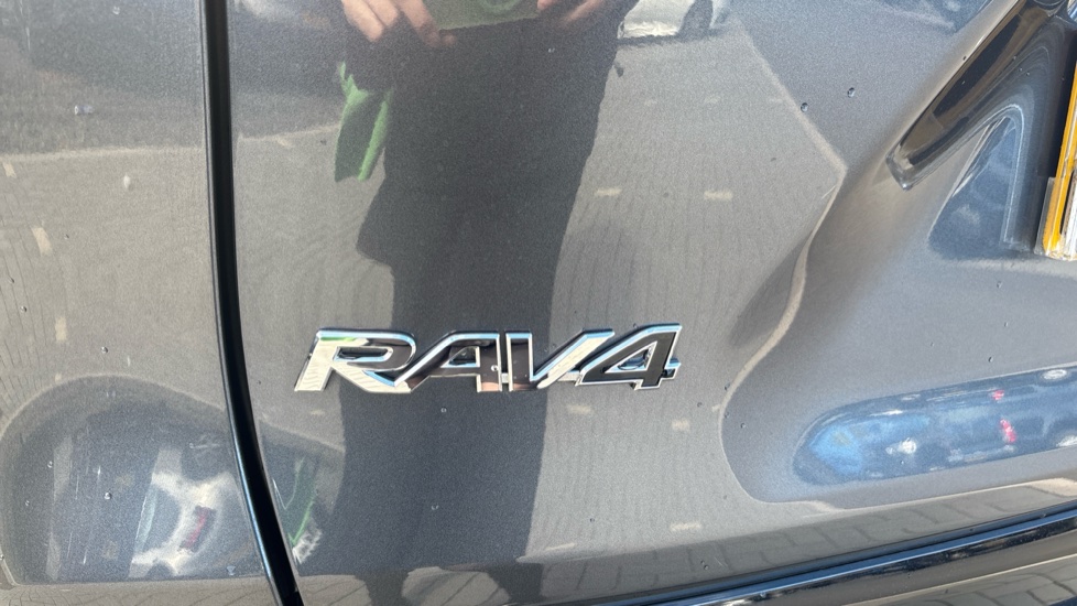 Toyota RAV4 2.5 VVT-i Hybrid Dynamic 5dr CVT Hybrid Estate - Image 62