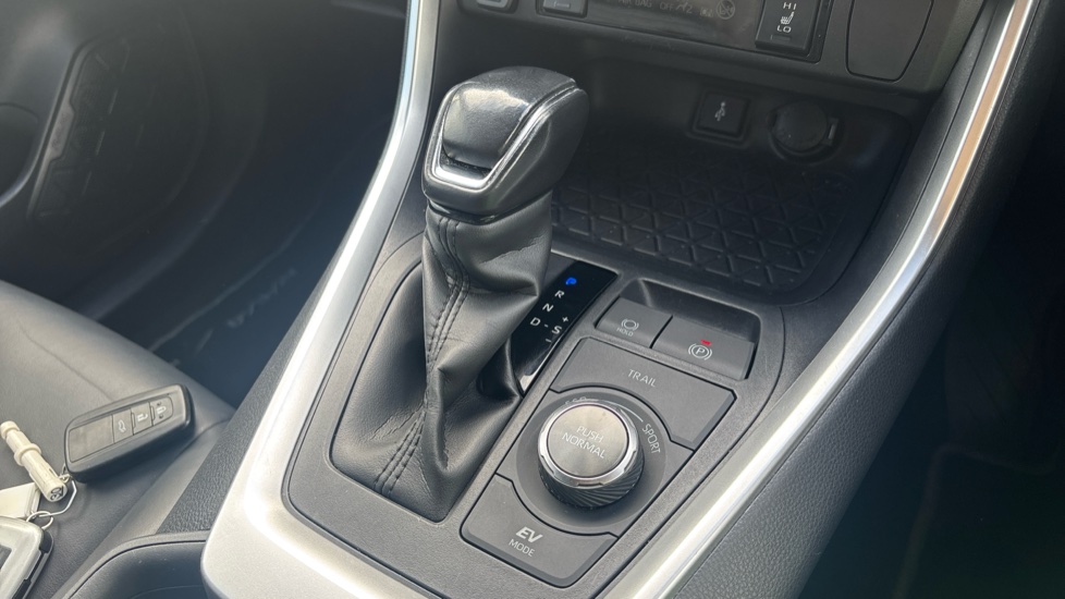 Toyota RAV4 2.5 VVT-i Hybrid Dynamic 5dr CVT Hybrid Estate - Image 66