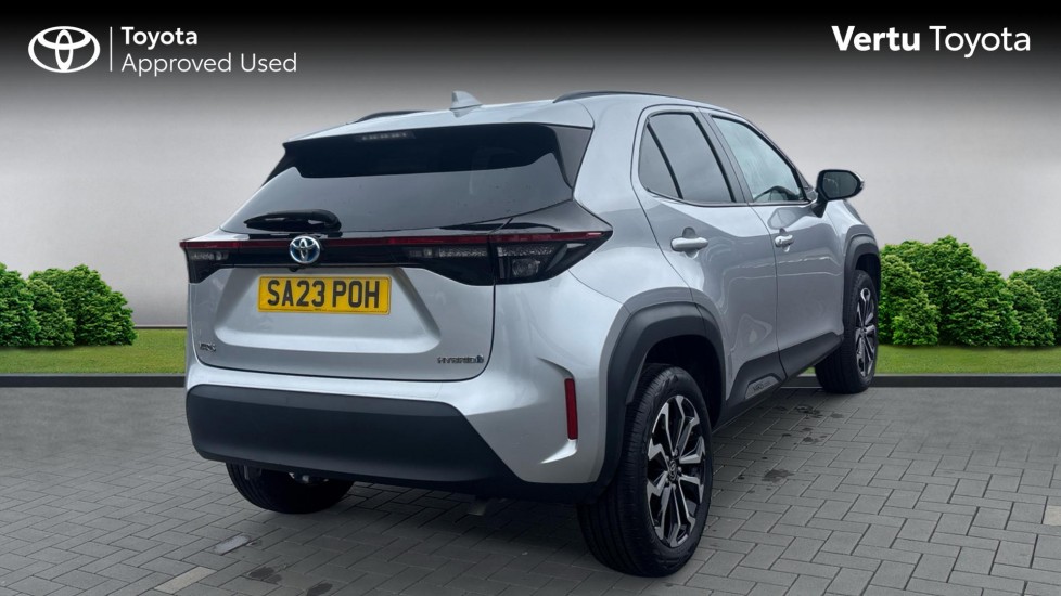 Toyota Yaris Cross 1.5 Hybrid Design 5dr CVT Hybrid Estate - Image 2