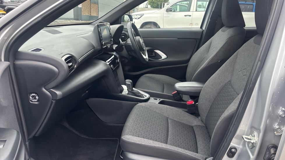 Toyota Yaris Cross 1.5 Hybrid Design 5dr CVT Hybrid Estate - Image 5