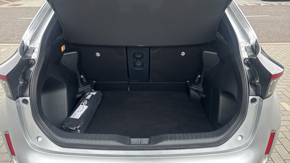 Toyota Yaris Cross 1.5 Hybrid Design 5dr CVT Hybrid Estate - Image 13