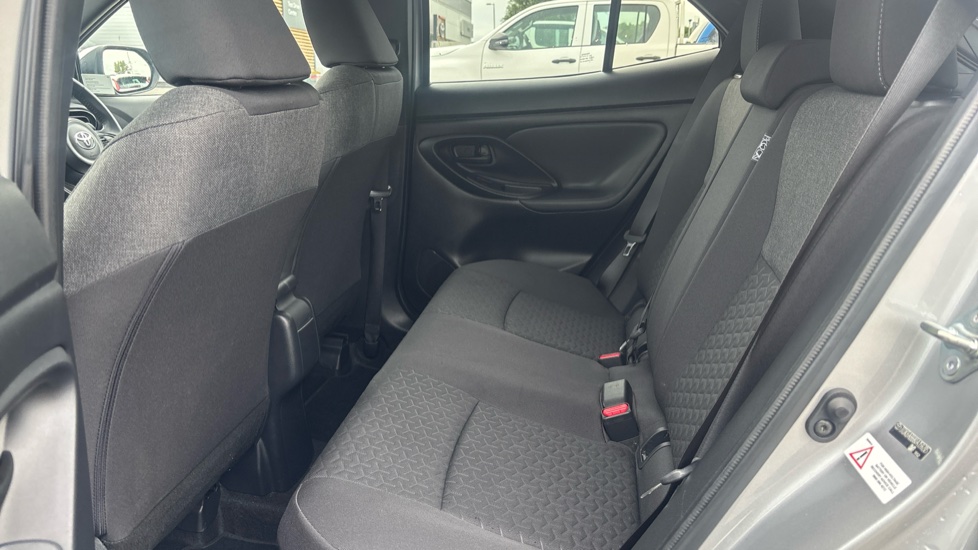 Toyota Yaris Cross 1.5 Hybrid Design 5dr CVT Hybrid Estate - Image 15