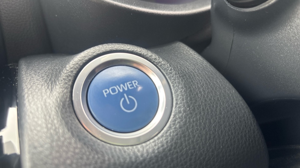 Toyota Yaris Cross 1.5 Hybrid Design 5dr CVT Hybrid Estate - Image 16