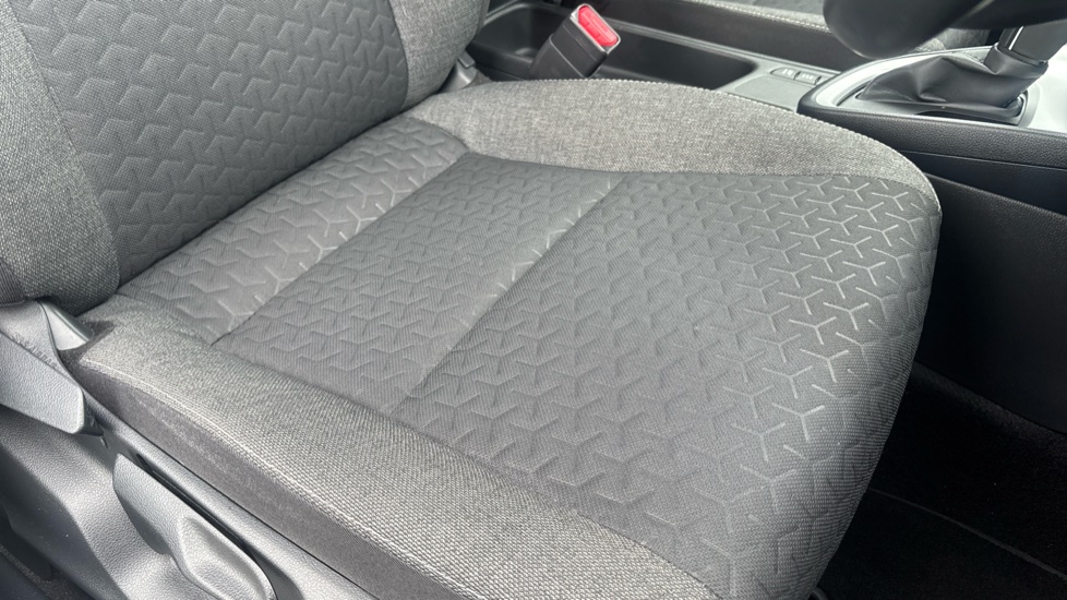 Toyota Yaris Cross 1.5 Hybrid Design 5dr CVT Hybrid Estate - Image 17