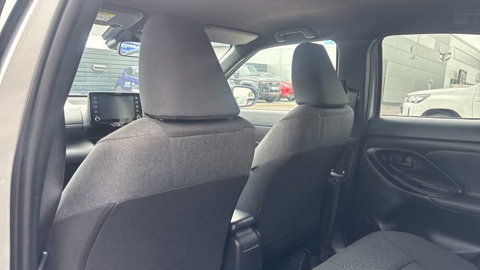Toyota Yaris Cross 1.5 Hybrid Design 5dr CVT Hybrid Estate - Image 19