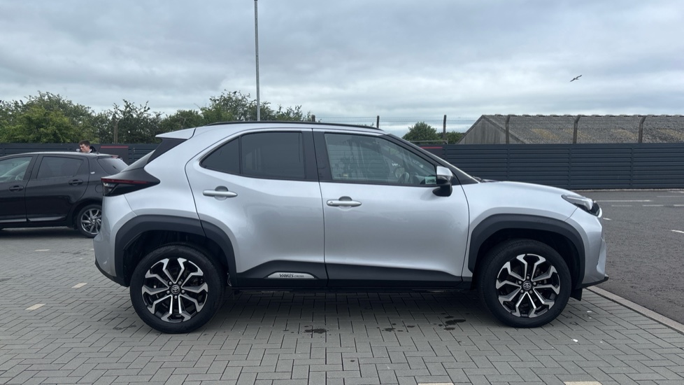 Toyota Yaris Cross 1.5 Hybrid Design 5dr CVT Hybrid Estate - Image 23