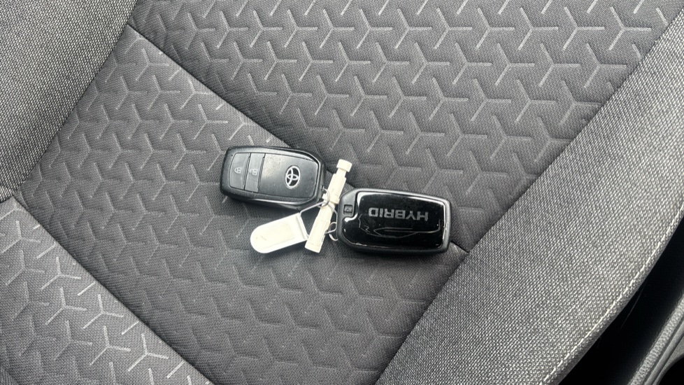 Toyota Yaris Cross 1.5 Hybrid Design 5dr CVT Hybrid Estate - Image 28