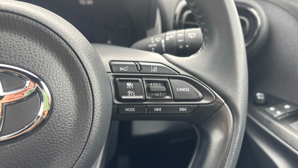 Toyota Yaris Cross 1.5 Hybrid Design 5dr CVT Hybrid Estate - Image 32