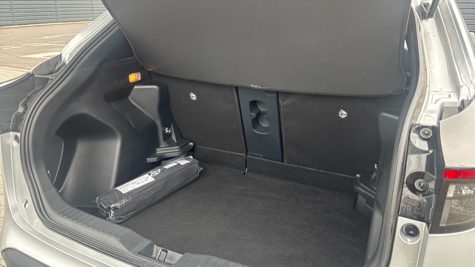 Toyota Yaris Cross 1.5 Hybrid Design 5dr CVT Hybrid Estate - Image 50