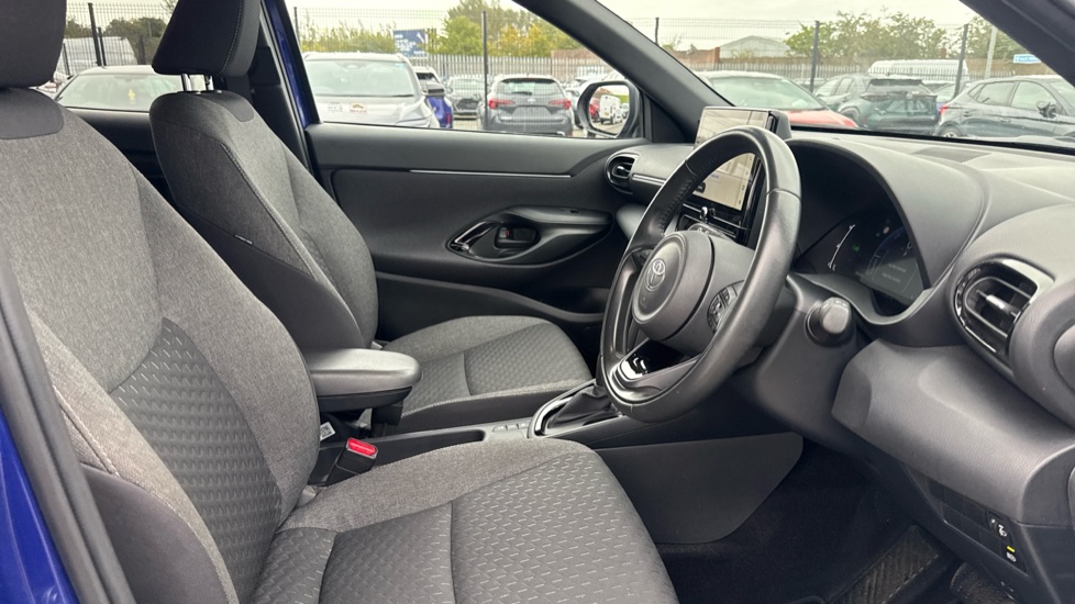 Toyota Yaris Cross 1.5 Hybrid Design 5dr CVT Hybrid Estate - Image 12