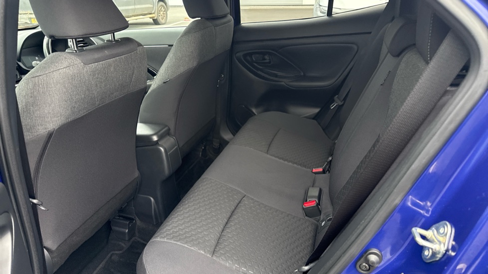 Toyota Yaris Cross 1.5 Hybrid Design 5dr CVT Hybrid Estate - Image 15