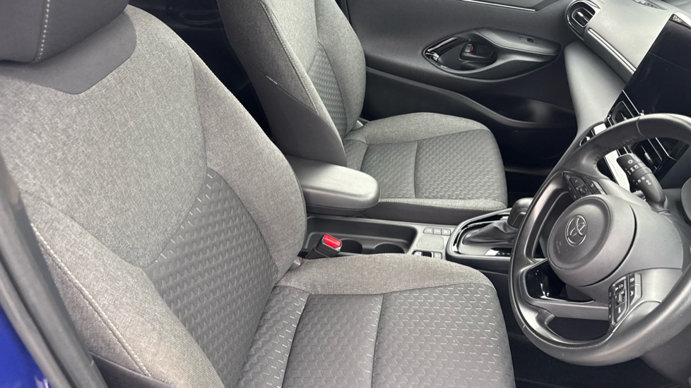 Toyota Yaris Cross 1.5 Hybrid Design 5dr CVT Hybrid Estate - Image 17