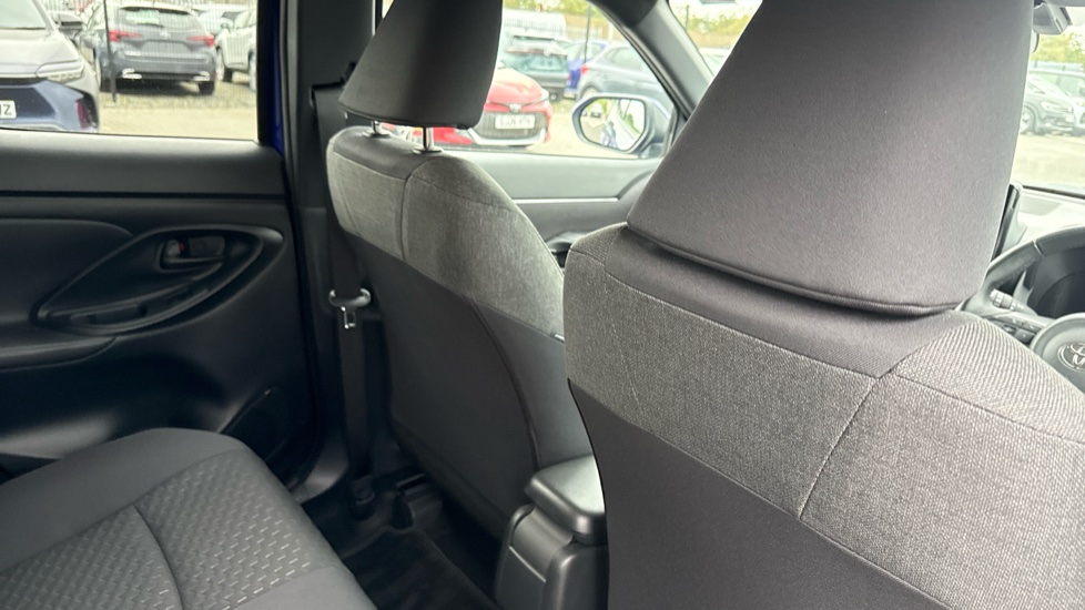 Toyota Yaris Cross 1.5 Hybrid Design 5dr CVT Hybrid Estate - Image 19