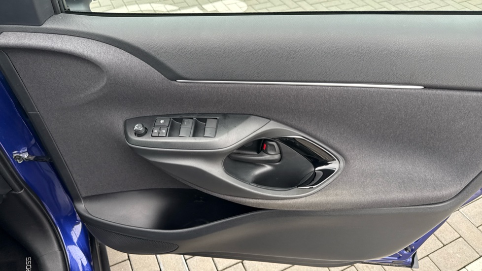 Toyota Yaris Cross 1.5 Hybrid Design 5dr CVT Hybrid Estate - Image 29