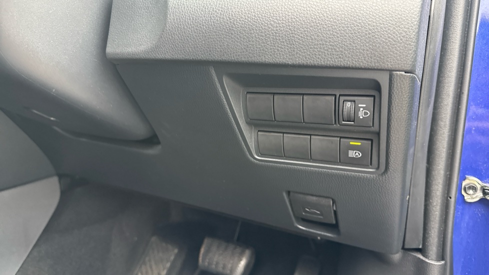 Toyota Yaris Cross 1.5 Hybrid Design 5dr CVT Hybrid Estate - Image 30