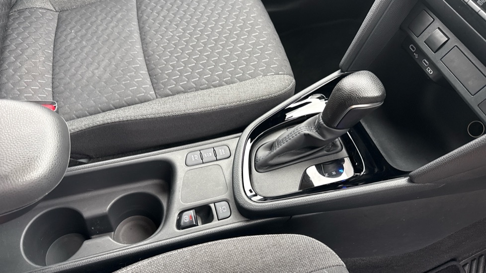Toyota Yaris Cross 1.5 Hybrid Design 5dr CVT Hybrid Estate - Image 31
