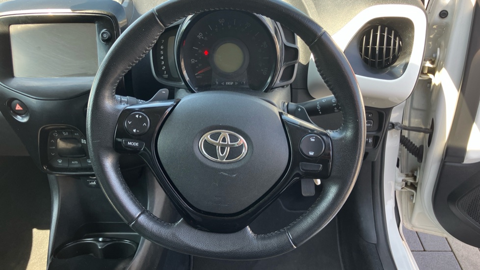Toyota Aygo 1.0 VVT-i X-Press 5dr x-shift Petrol Hatchback - Image 10