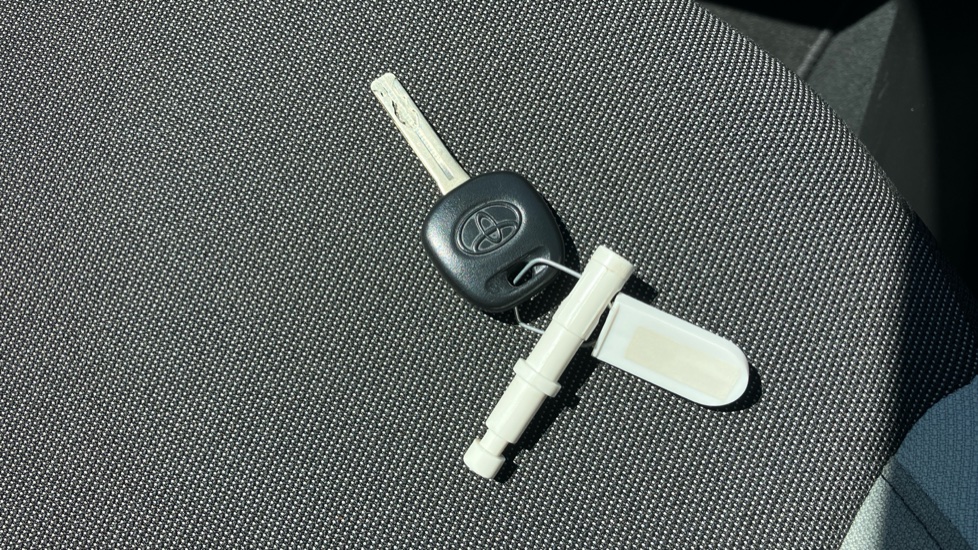 Toyota Aygo 1.0 VVT-i X-Press 5dr x-shift Petrol Hatchback - Image 28