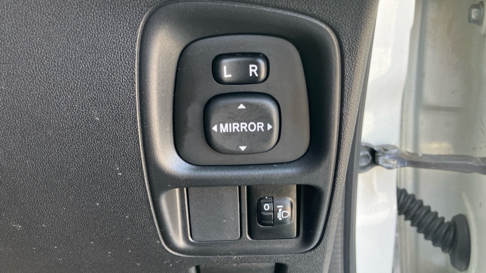 Toyota Aygo 1.0 VVT-i X-Press 5dr x-shift Petrol Hatchback - Image 29