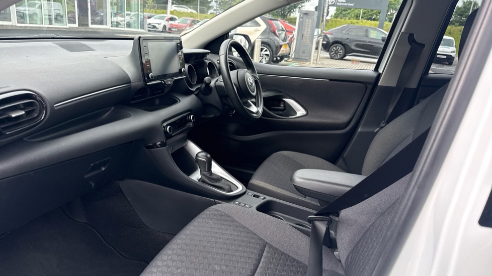 Toyota Yaris 1.5 Hybrid Design 5dr CVT Hybrid Hatchback - Image 5