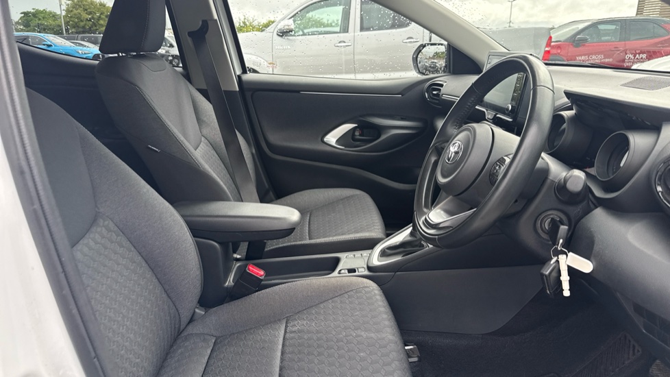 Toyota Yaris 1.5 Hybrid Design 5dr CVT Hybrid Hatchback - Image 12