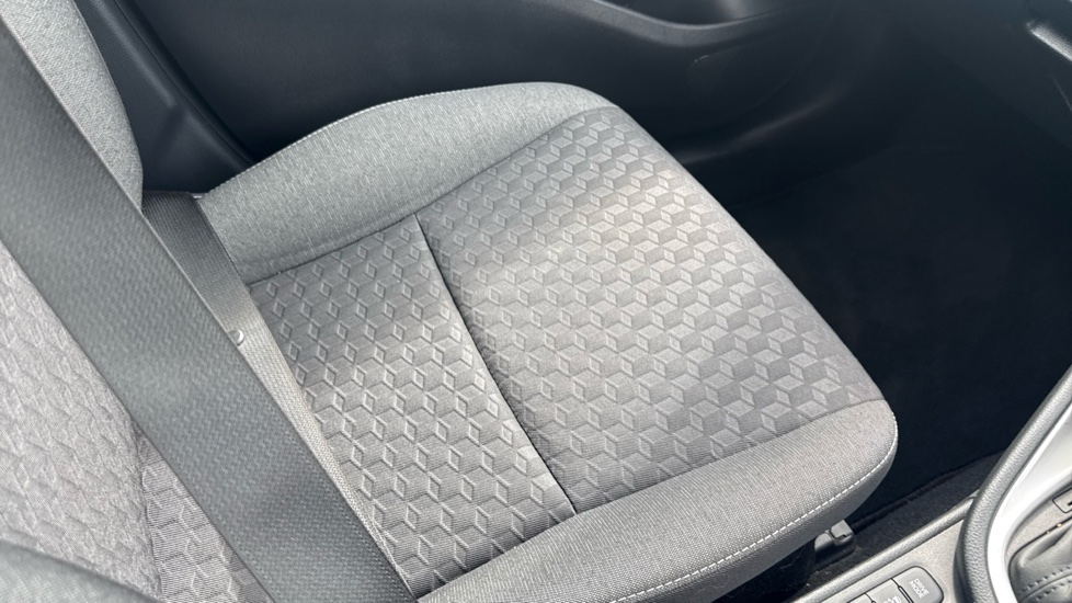 Toyota Yaris 1.5 Hybrid Design 5dr CVT Hybrid Hatchback - Image 14