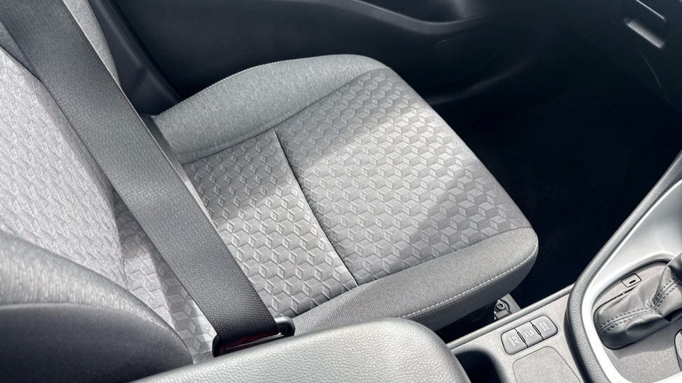 Toyota Yaris 1.5 Hybrid Design 5dr CVT Hybrid Hatchback - Image 17