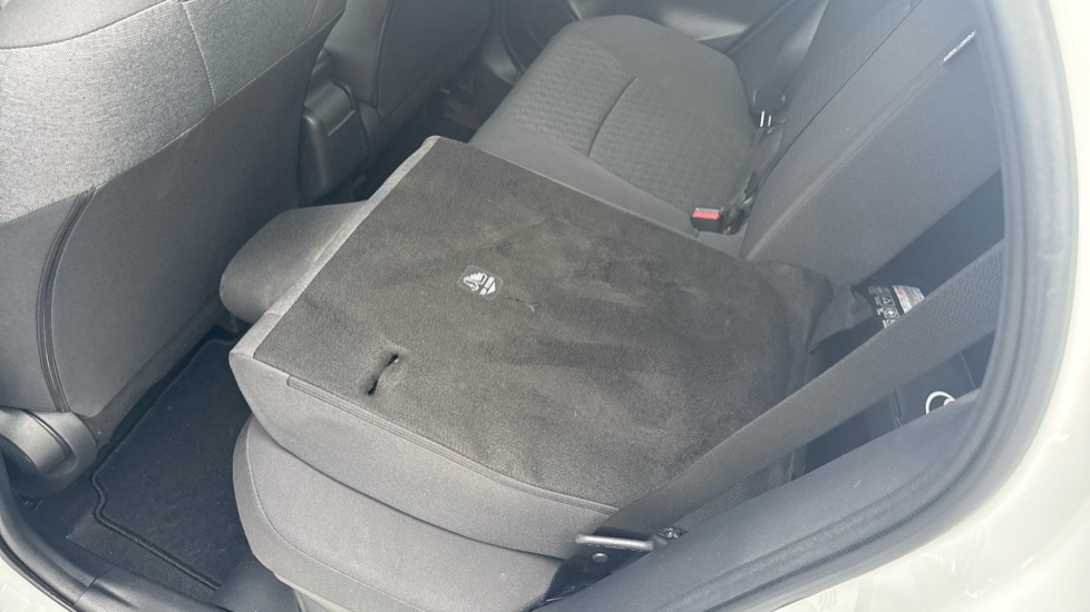 Toyota Yaris 1.5 Hybrid Design 5dr CVT Hybrid Hatchback - Image 18