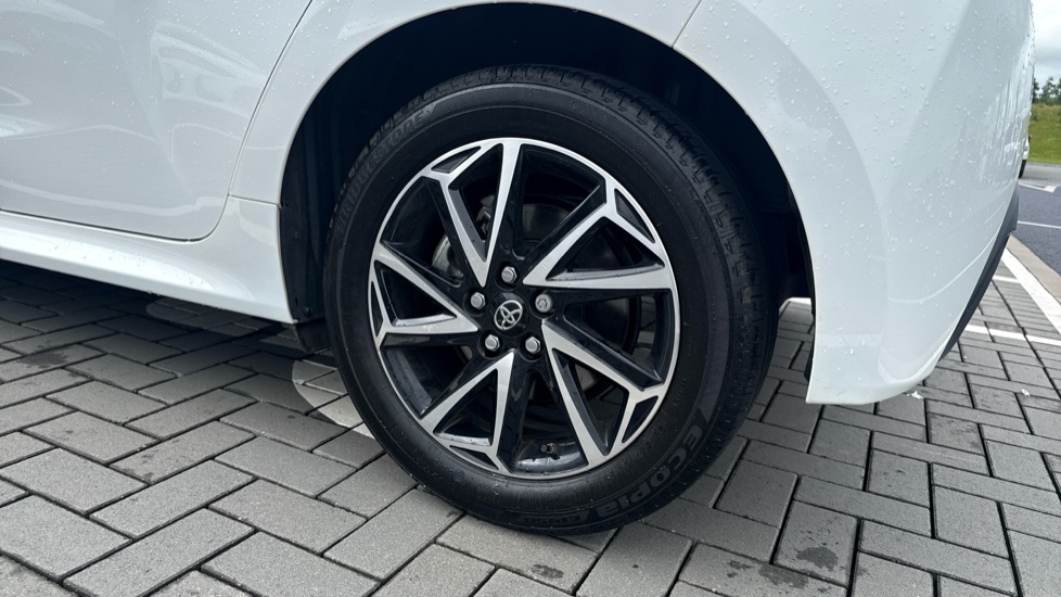 Toyota Yaris 1.5 Hybrid Design 5dr CVT Hybrid Hatchback - Image 32