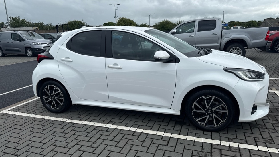Toyota Yaris 1.5 Hybrid Design 5dr CVT Hybrid Hatchback - Image 38