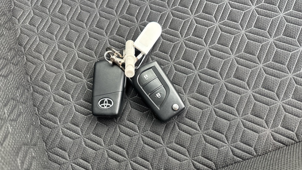 Toyota Aygo X 1.0 VVT-i Edge 5dr Auto Petrol Hatchback - Image 28