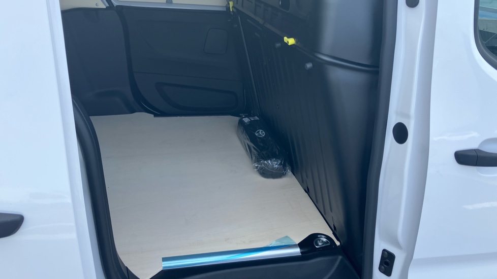 Toyota Proace City L2 Electric Icon Van 50kWh Auto - Image 8