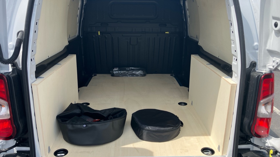 Toyota Proace City L2 Electric Icon Van 50kWh Auto - Image 13