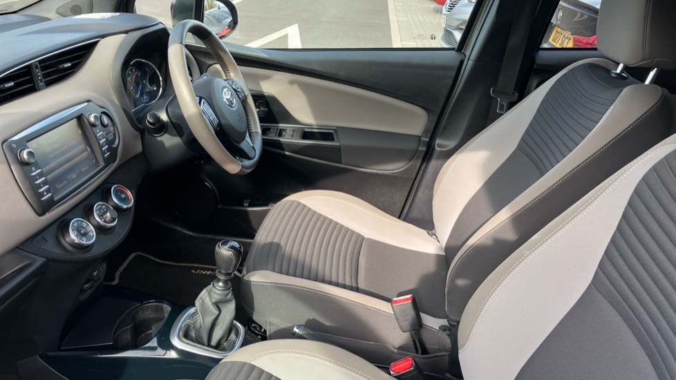 Toyota Yaris 1.5 VVT-i Blue Bi-tone 5dr [Nav] Petrol Hatchback - Image 5