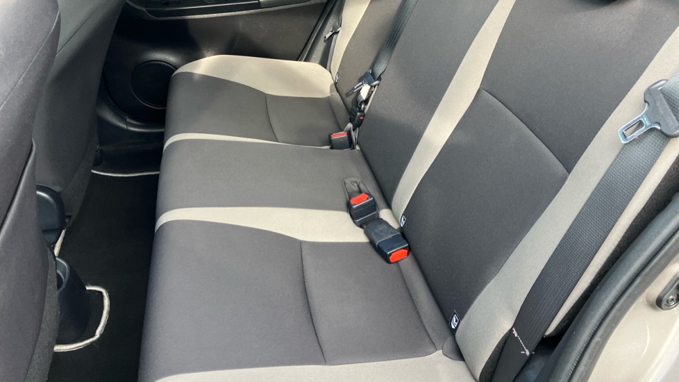 Toyota Yaris 1.5 VVT-i Blue Bi-tone 5dr [Nav] Petrol Hatchback - Image 15