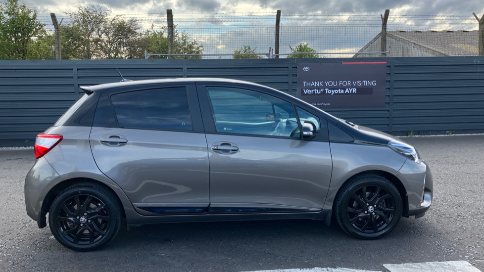 Toyota Yaris 1.5 VVT-i Blue Bi-tone 5dr [Nav] Petrol Hatchback - Image 23