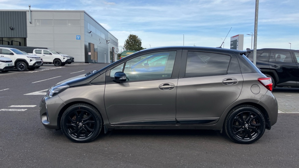 Toyota Yaris 1.5 VVT-i Blue Bi-tone 5dr [Nav] Petrol Hatchback - Image 24