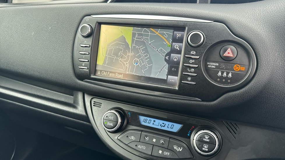 Toyota Yaris 1.5 Hybrid Y20 5dr CVT [Bi-tone] Hybrid Hatchback - Image 9
