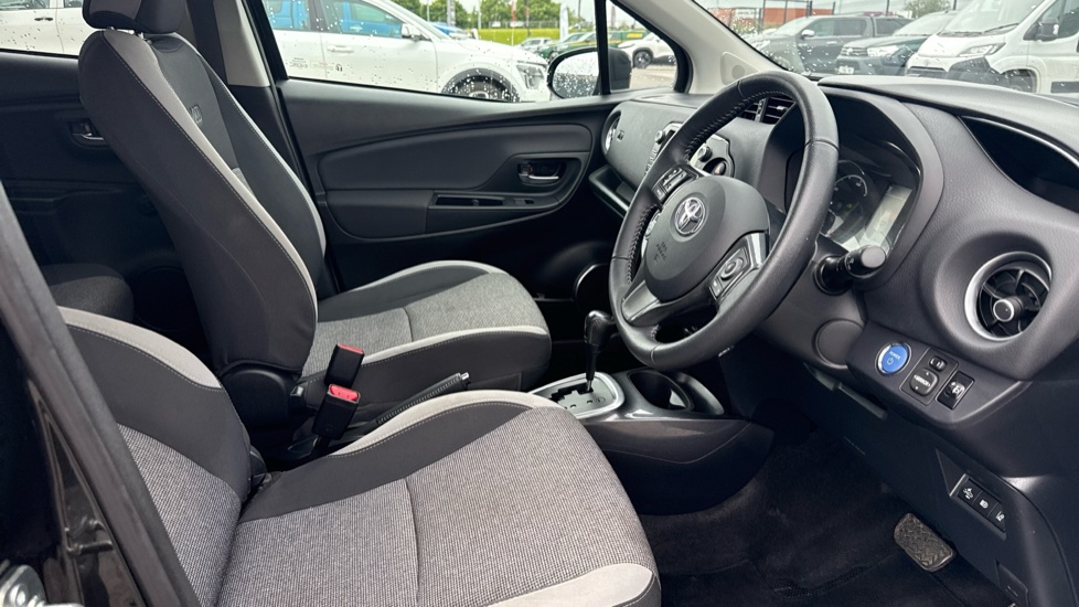Toyota Yaris 1.5 Hybrid Y20 5dr CVT [Bi-tone] Hybrid Hatchback - Image 12