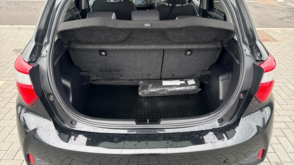Toyota Yaris 1.5 Hybrid Y20 5dr CVT [Bi-tone] Hybrid Hatchback - Image 13