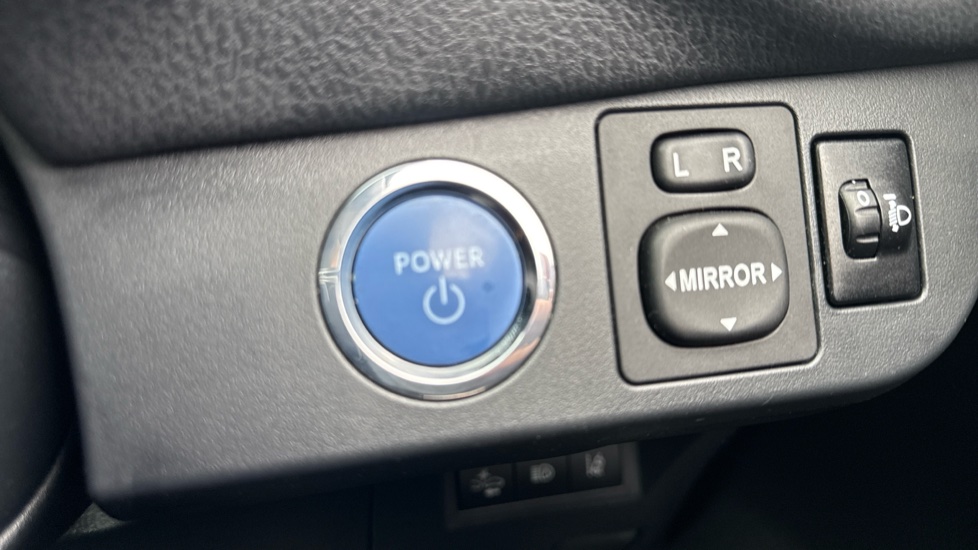 Toyota Yaris 1.5 Hybrid Y20 5dr CVT [Bi-tone] Hybrid Hatchback - Image 16