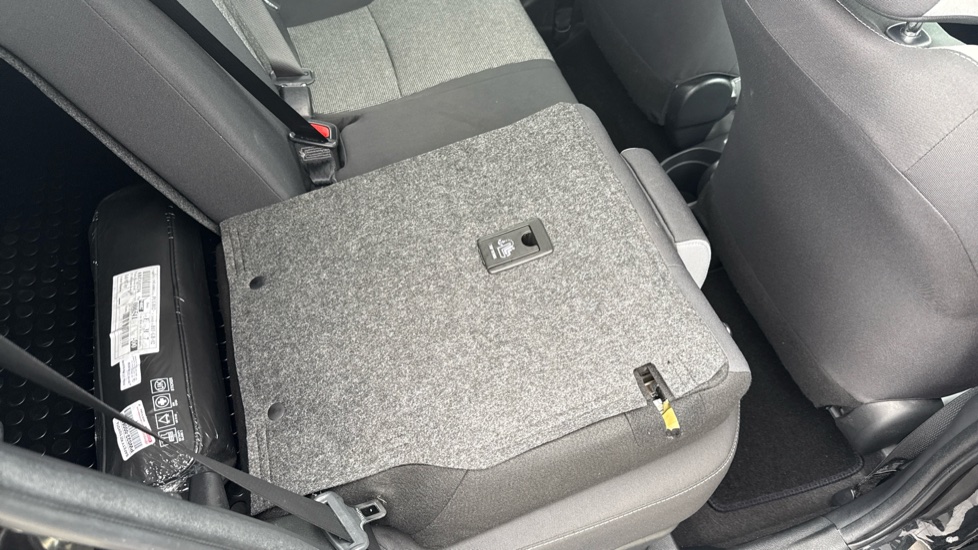 Toyota Yaris 1.5 Hybrid Y20 5dr CVT [Bi-tone] Hybrid Hatchback - Image 18