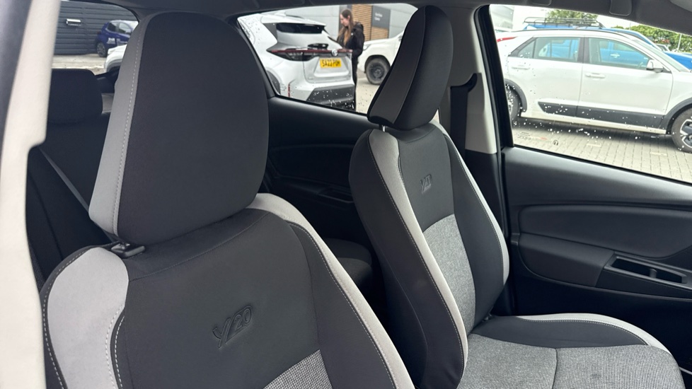 Toyota Yaris 1.5 Hybrid Y20 5dr CVT [Bi-tone] Hybrid Hatchback - Image 19