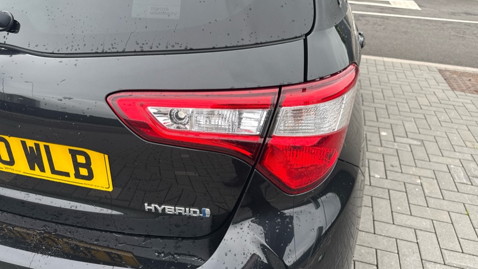 Toyota Yaris 1.5 Hybrid Y20 5dr CVT [Bi-tone] Hybrid Hatchback - Image 21