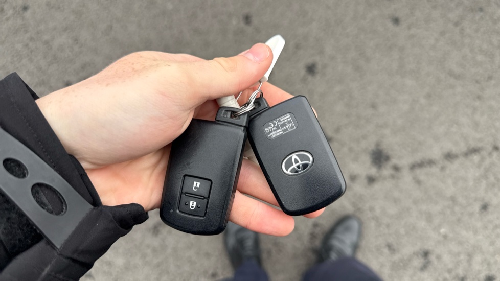 Toyota Yaris 1.5 Hybrid Y20 5dr CVT [Bi-tone] Hybrid Hatchback - Image 28