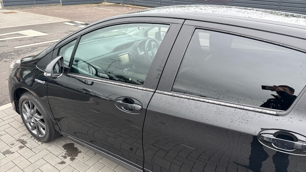Toyota Yaris 1.5 Hybrid Y20 5dr CVT [Bi-tone] Hybrid Hatchback - Image 35