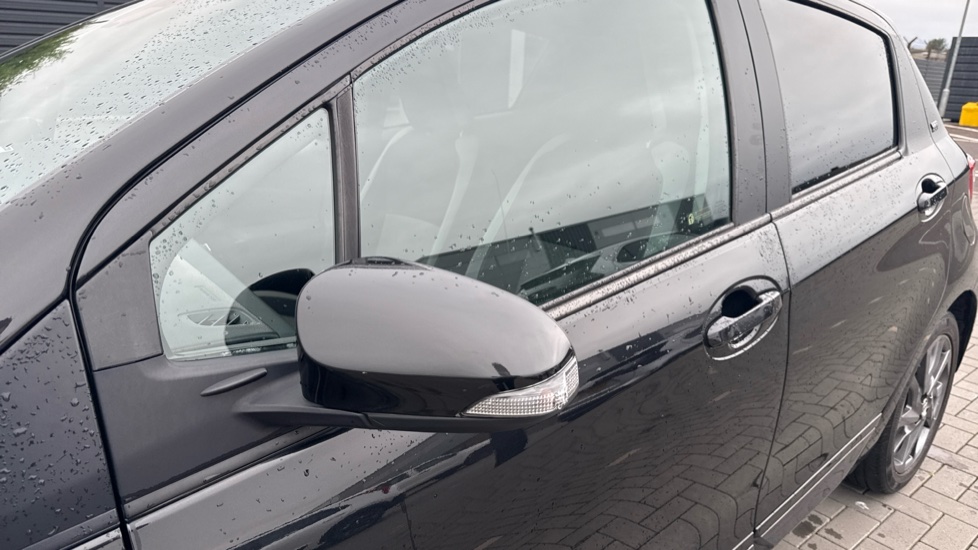 Toyota Yaris 1.5 Hybrid Y20 5dr CVT [Bi-tone] Hybrid Hatchback - Image 37